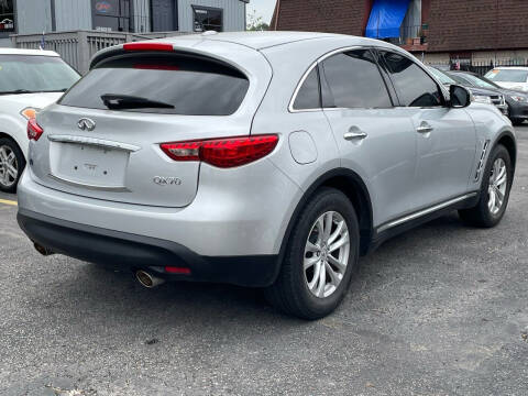 2017 Infiniti QX70