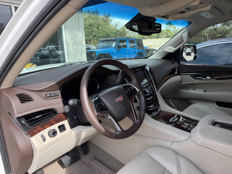 2016 Cadillac Escalade Luxury Collection