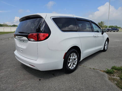 2017 Chrysler Pacifica LX