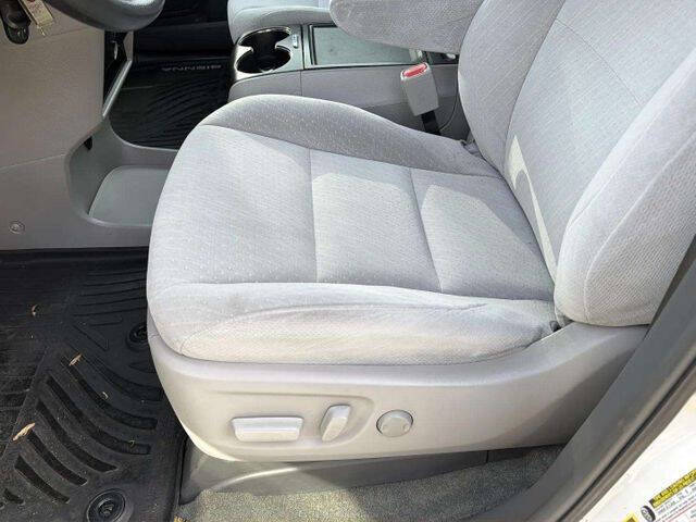 2016 Toyota Sienna LE 8-Passenger