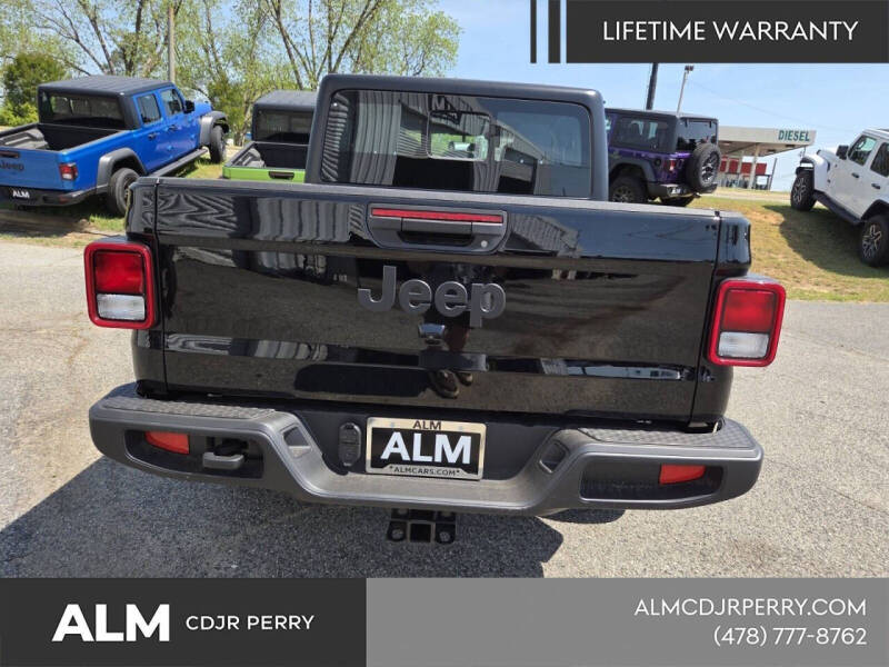 2026 Jeep Gladiator Sport