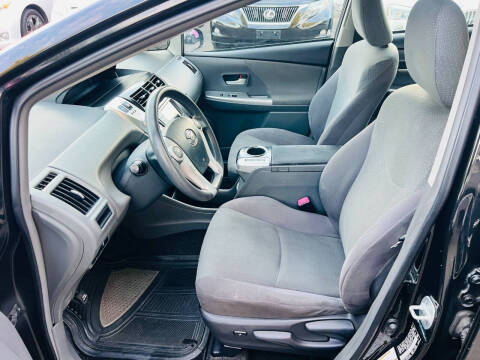 2014 Toyota Prius v Three