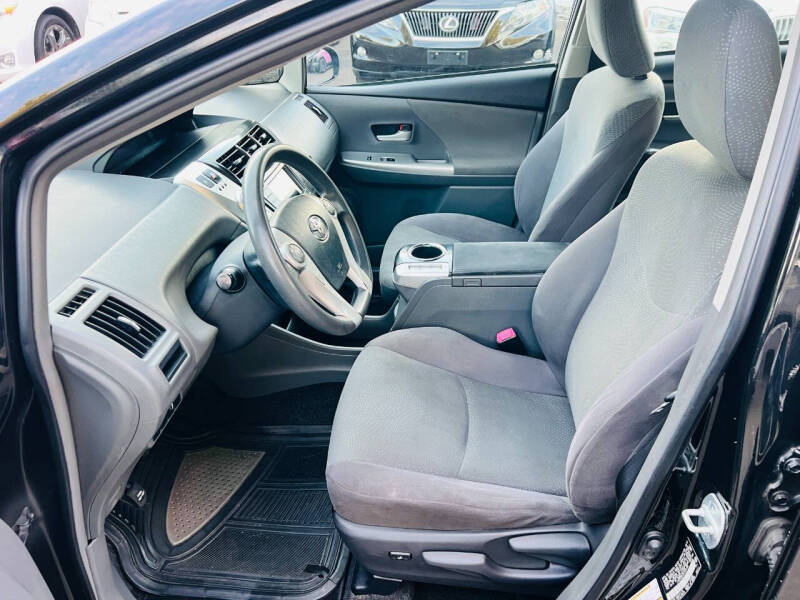 2014 Toyota Prius v Three