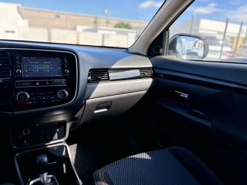 2019 Mitsubishi Outlander ES