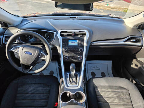 2016 Ford Fusion SE
