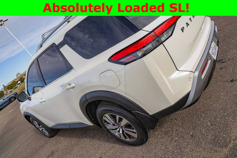 2023 Nissan Pathfinder SL