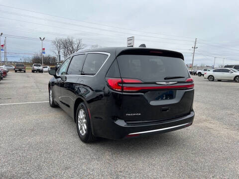 2024 Chrysler Pacifica Touring L