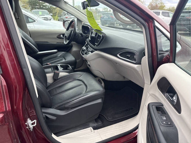 2017 Chrysler Pacifica Touring-L