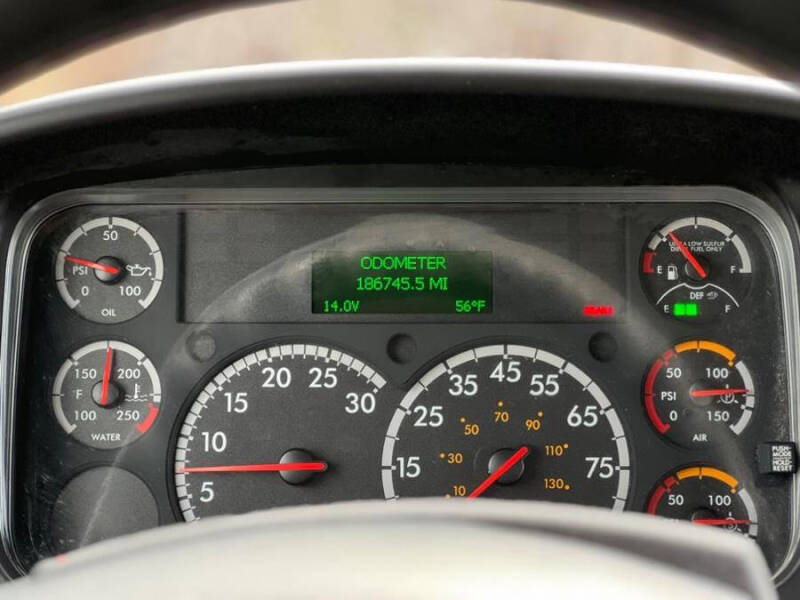 2018 Freightliner M2 106