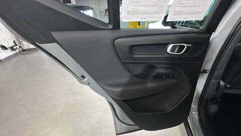2024 Volvo XC40 B5 Plus Dark Theme