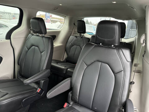 2023 Chrysler Pacifica Touring L