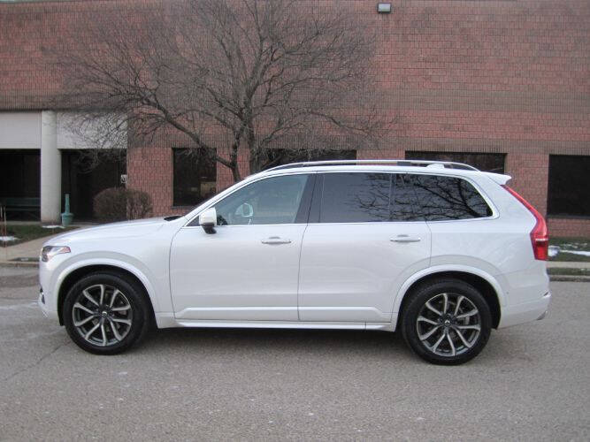 2018 Volvo XC90 T6 Momentum