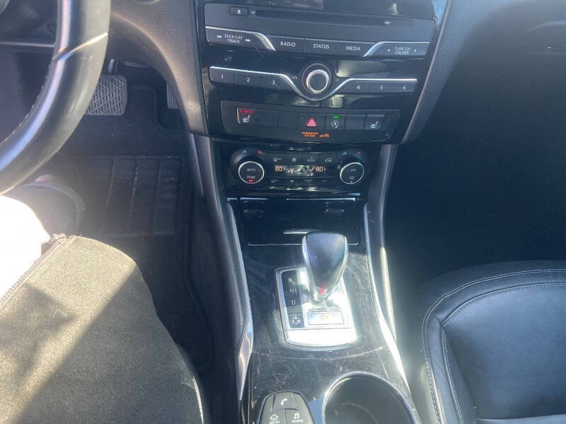 2017 Infiniti QX30 Luxury
