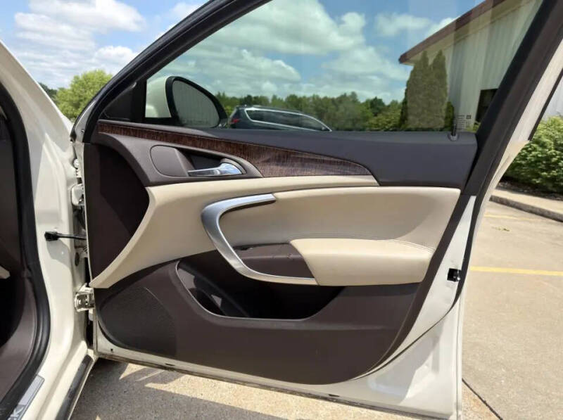 2013 Buick Regal Premium 1
