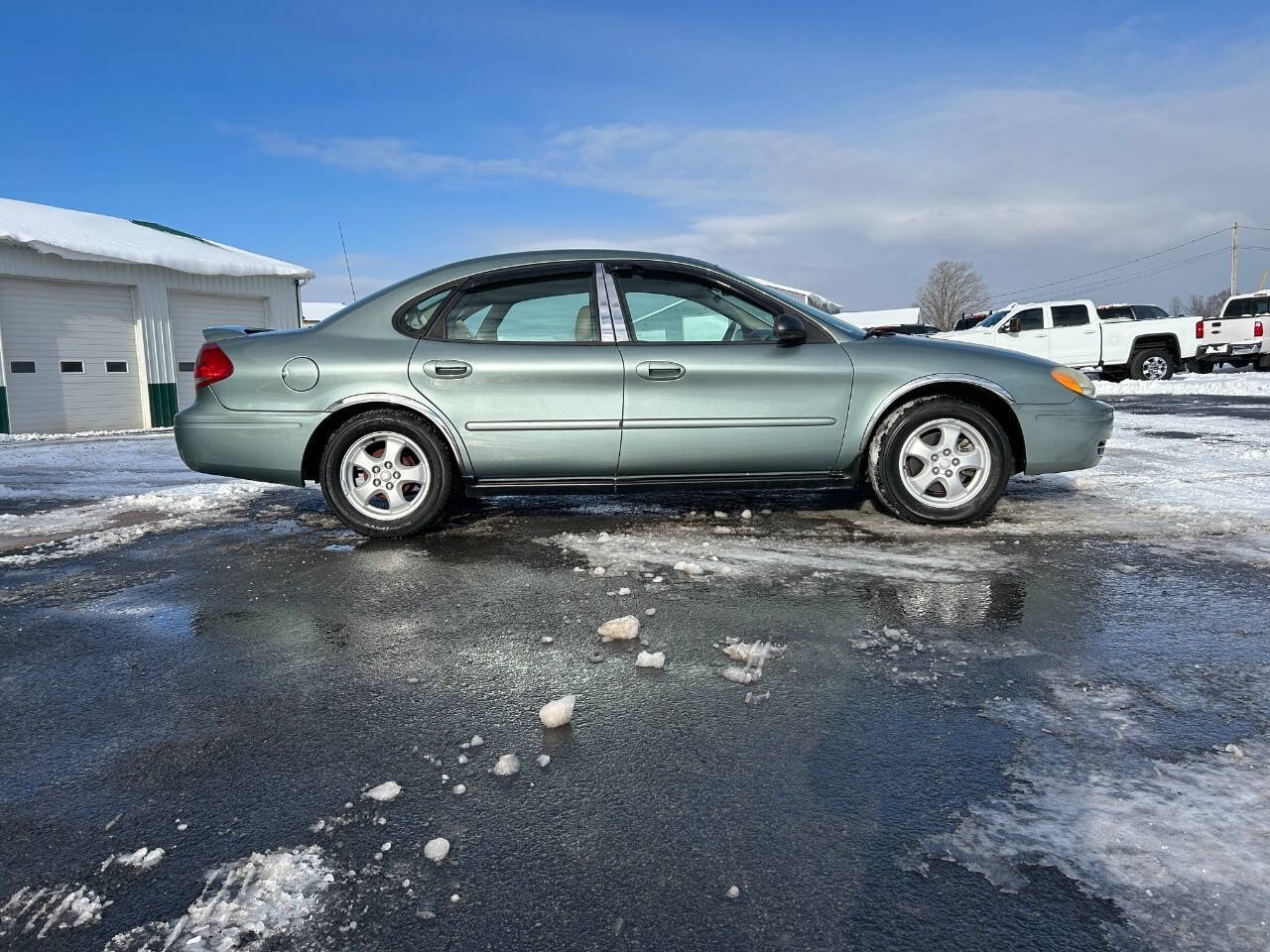 2005 Ford Taurus for sale at Upstate Auto Gallery in Westmoreland, NY