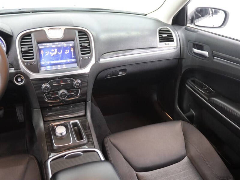 2022 Chrysler 300 Touring