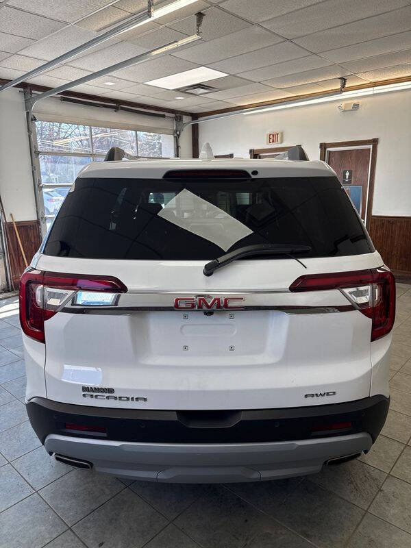 2023 GMC Acadia SLT