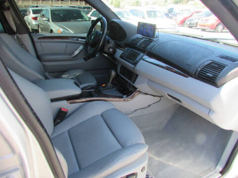 2005 BMW X5 4.4i