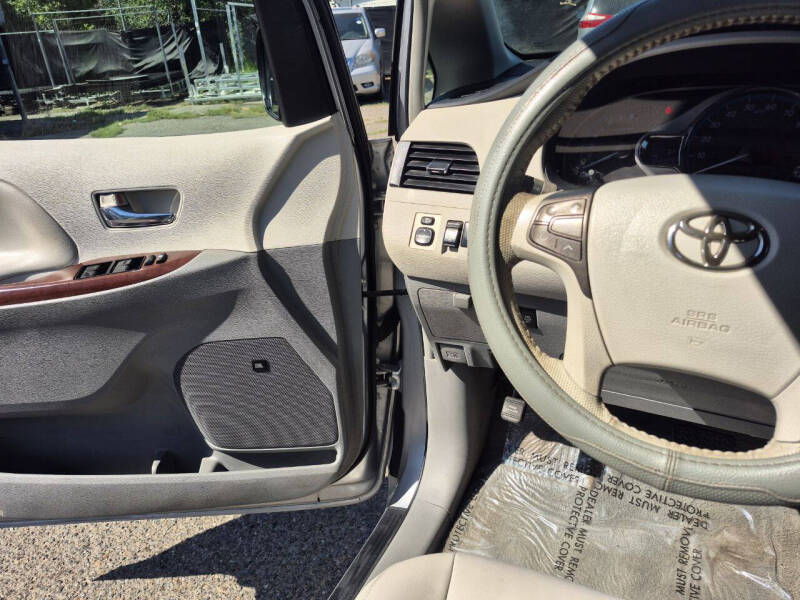 2012 Toyota Sienna XLE 8-Passenger