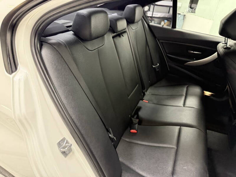 2014 BMW 3 Series 320i