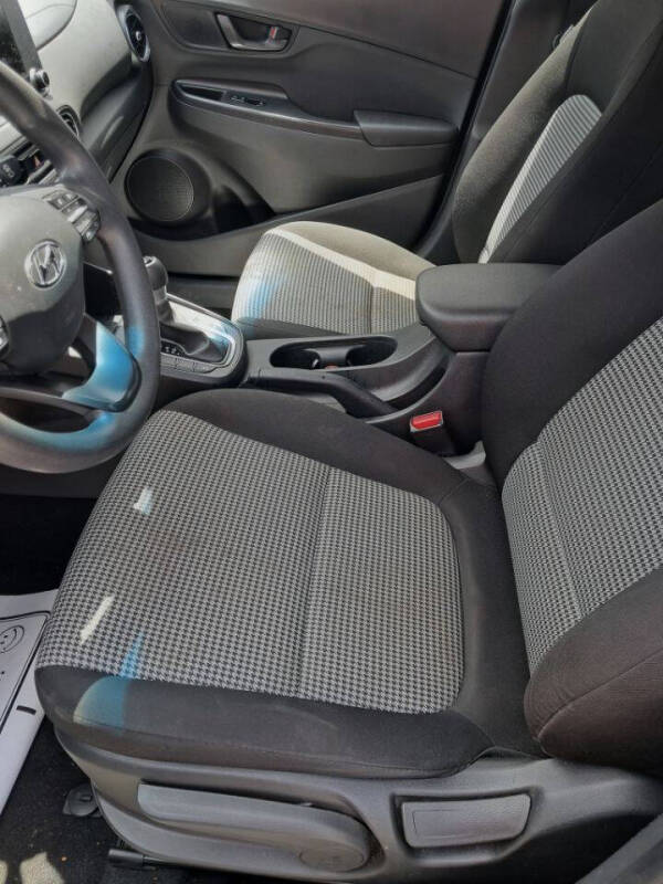 2023 Hyundai Kona SE