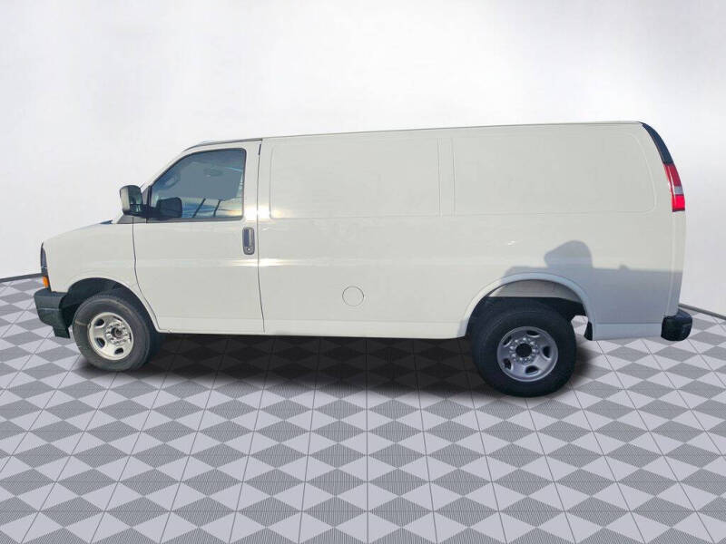 2025 Chevrolet Express 2500