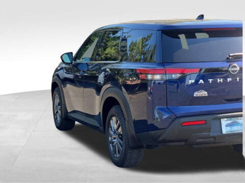 2022 Nissan Pathfinder S