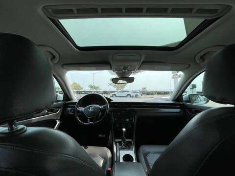 2020 Volkswagen Passat R-Line