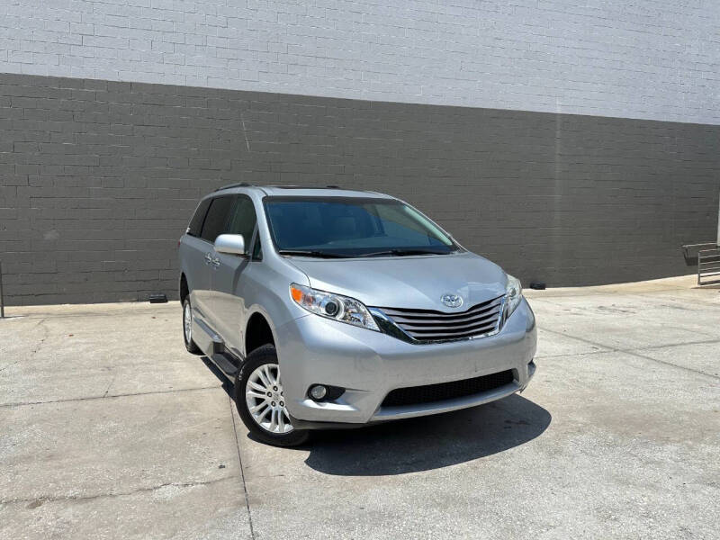 2015 Toyota Sienna XLE 7-Passenger Auto Access Seat