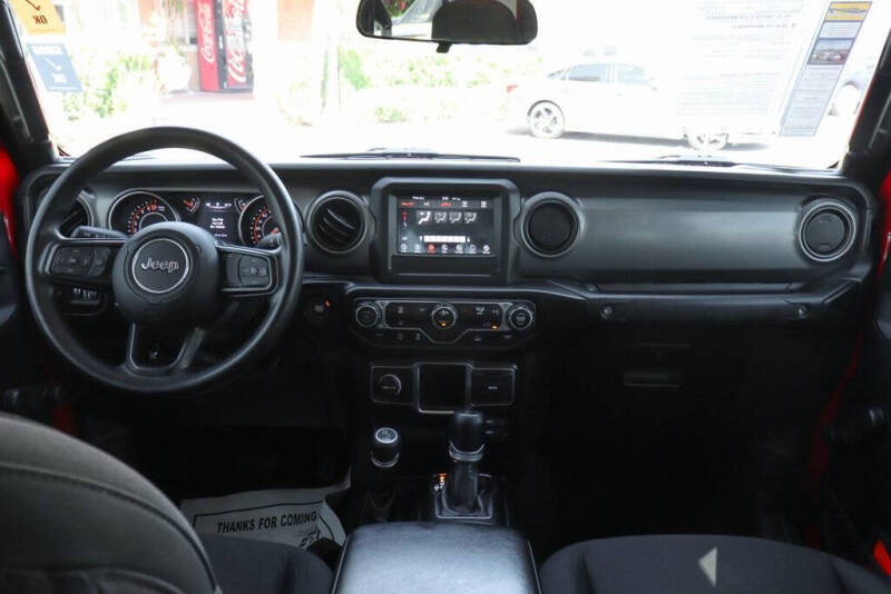 2022 Jeep Gladiator Sport