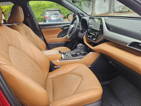 2024 Toyota Highlander Platinum