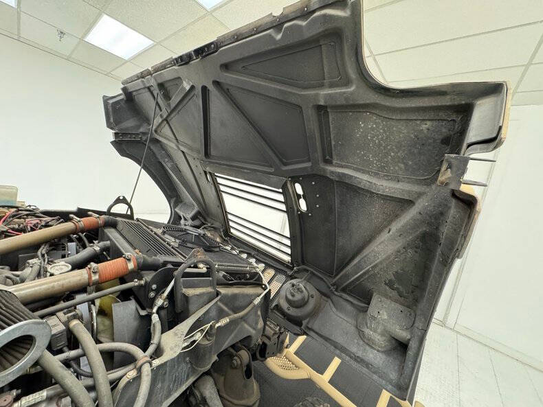 2005 AM General Hummer