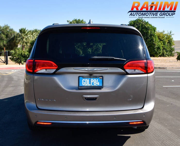 2017 Chrysler Pacifica Touring-L