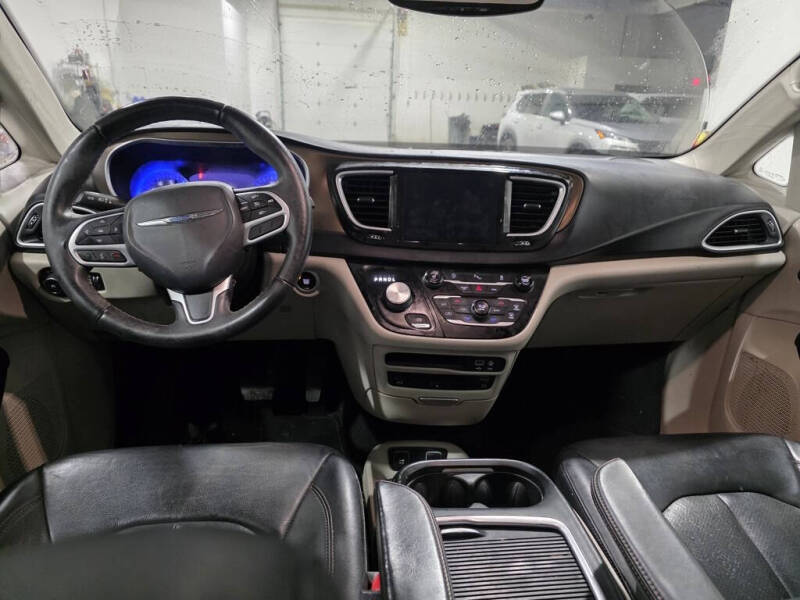 2017 Chrysler Pacifica Touring-L Plus