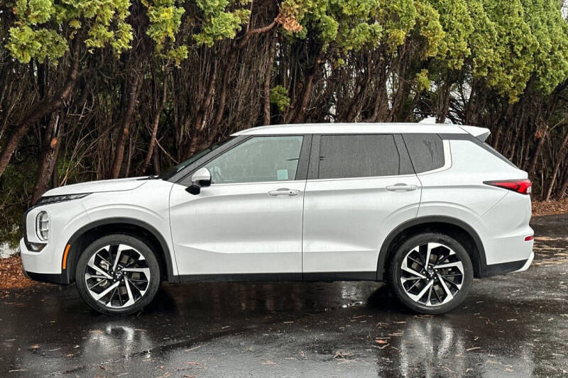 2024 Mitsubishi Outlander SE