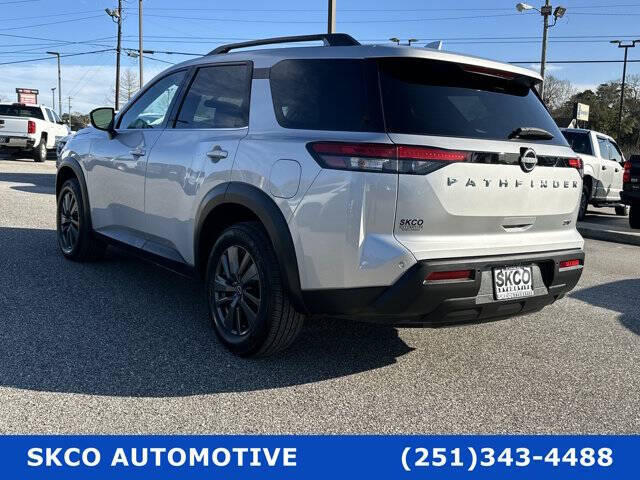 2022 Nissan Pathfinder SV