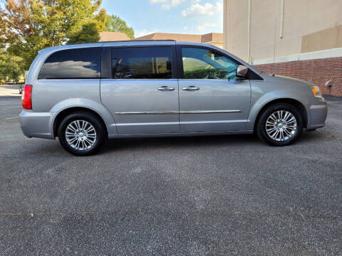 2014 Chrysler Town and Country Touring-L