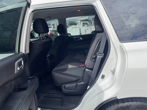 2020 Nissan Pathfinder SV