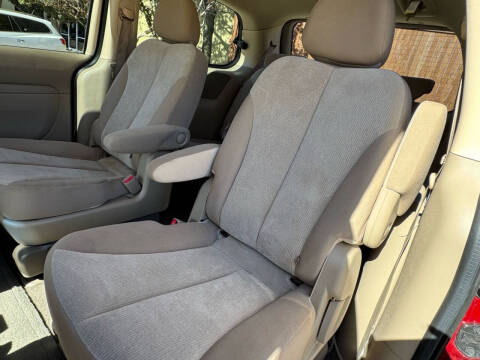 2012 Kia Sedona LX