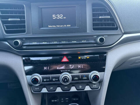 2020 Hyundai Elantra SE