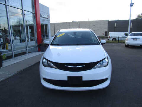 2022 Chrysler Voyager LX