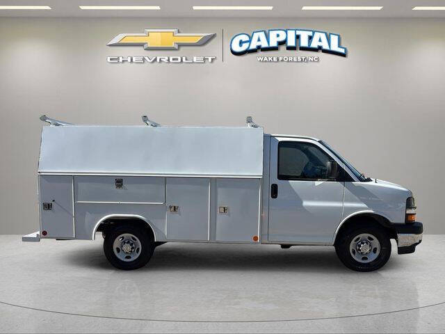 2025 Chevrolet Express 3500