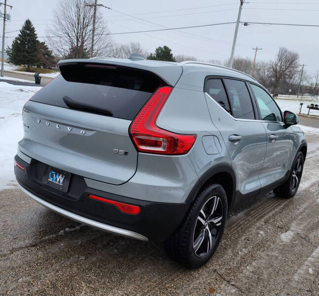 2025 Volvo XC40 B5 Core Bright Theme