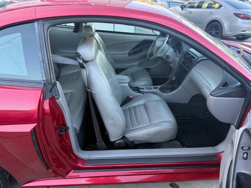 2004 Ford Mustang GT Deluxe