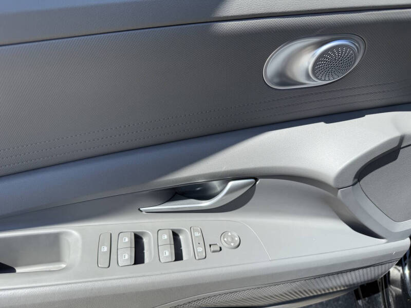 2023 Hyundai Elantra SE