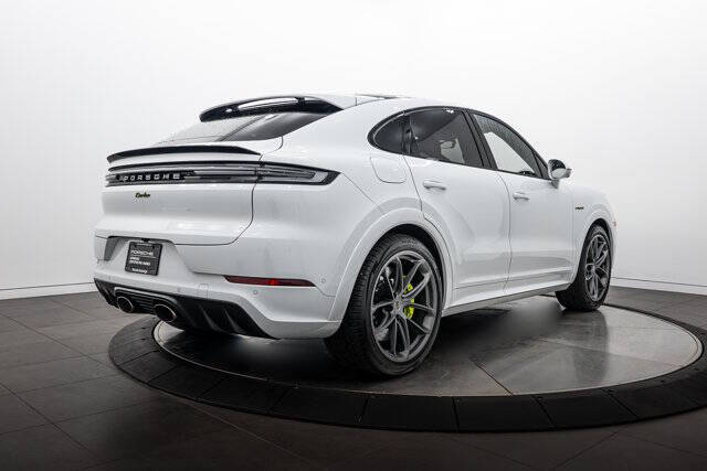 2025 Porsche Cayenne Turbo E-Hybrid Coupe