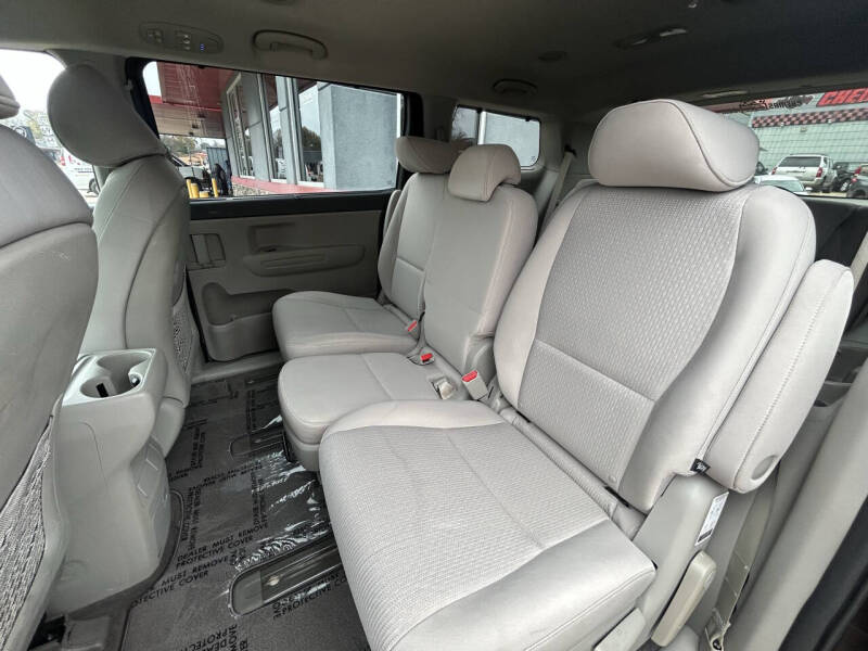 2016 Kia Sedona LX