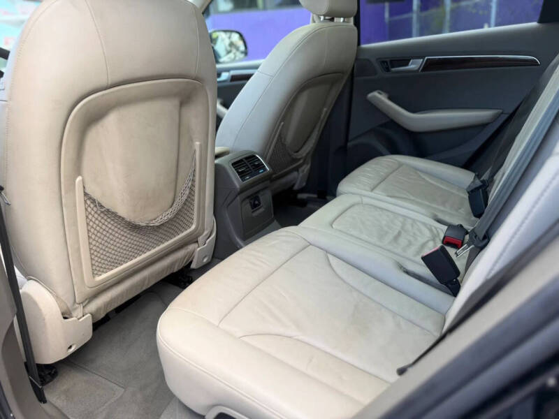 2011 Audi Q5 2.0T quattro Premium Plus