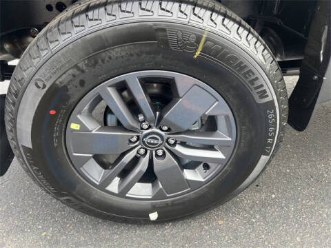 2025 Nissan Frontier SV