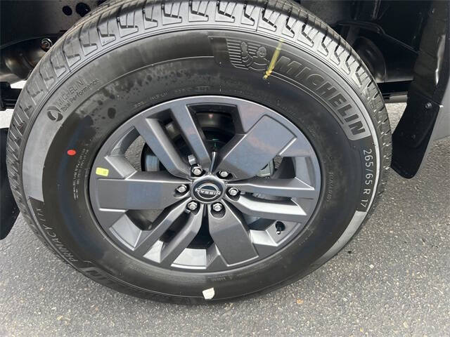 2025 Nissan Frontier SV